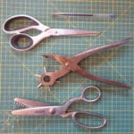 Outils pour créer des coupelles apéro individuelles en faux cuir