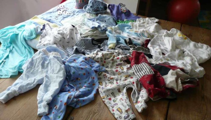 Vêtements de deux garçons à recycler sous forme de patchwork personnalisé