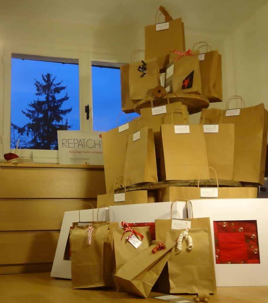 Une grande pile de cadeaux insolites à l'atelier Repatchit