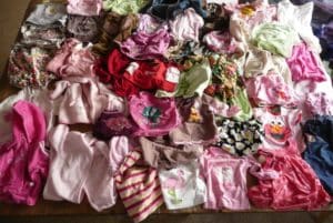 LEs vêtements de petite enfance que la maman de de Sorenna a séectionné pour la fabrication de son plaid personnalisé