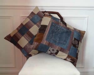 coussins patchwork personnalisés créés à partir d'une jupe, une chemise et un jean