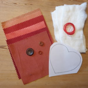 Kit guirlande cœurs en textiles recyclés pour Saint Valentin à faire soi-même (les couleurs varient d'un kit à l'autre)