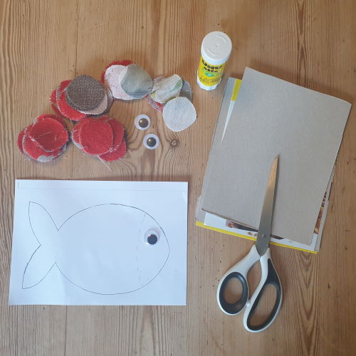 Fournitures pour créer un poisson d'avril en collage avec des textiles recyclés