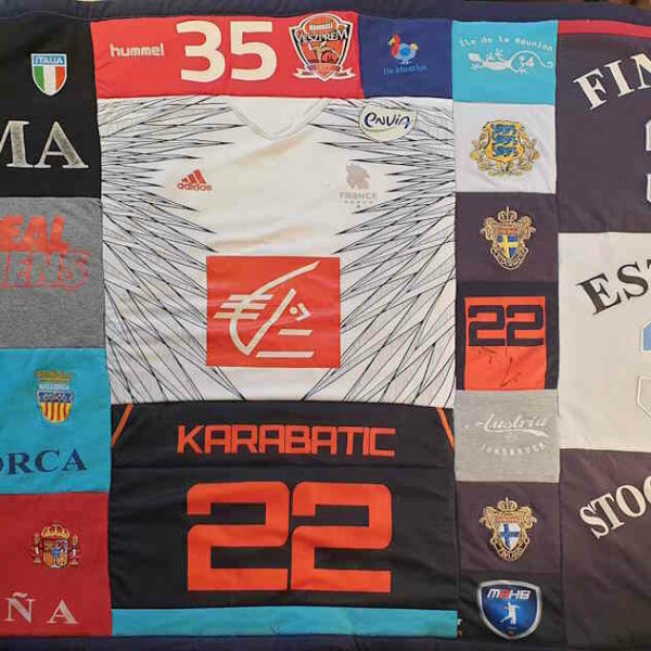 T-shirts d'un joueur de handball transformés en patchwork personnalisé